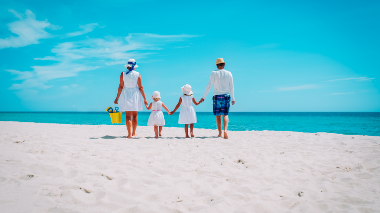 9 Must-Have Items for a Beach Vacation