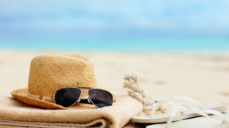 7 Smart Ways to Pack Light for a Beach Vacation
